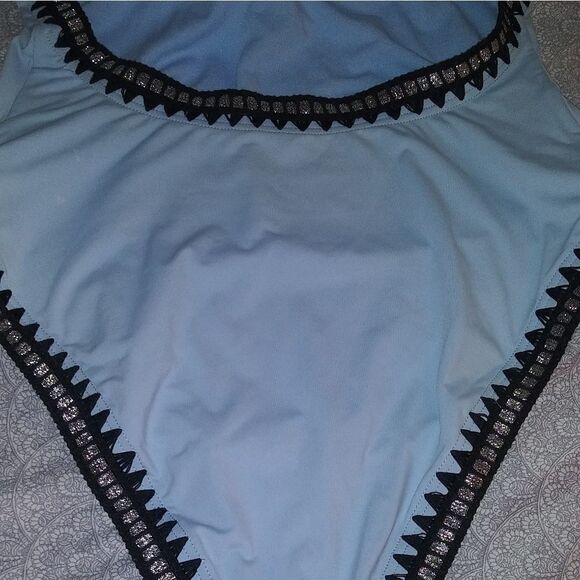 Sexyย Silver Stunning Plunging PaleโBlue One Piece Suit w/Silver Embroidery - Picture 5 of 8